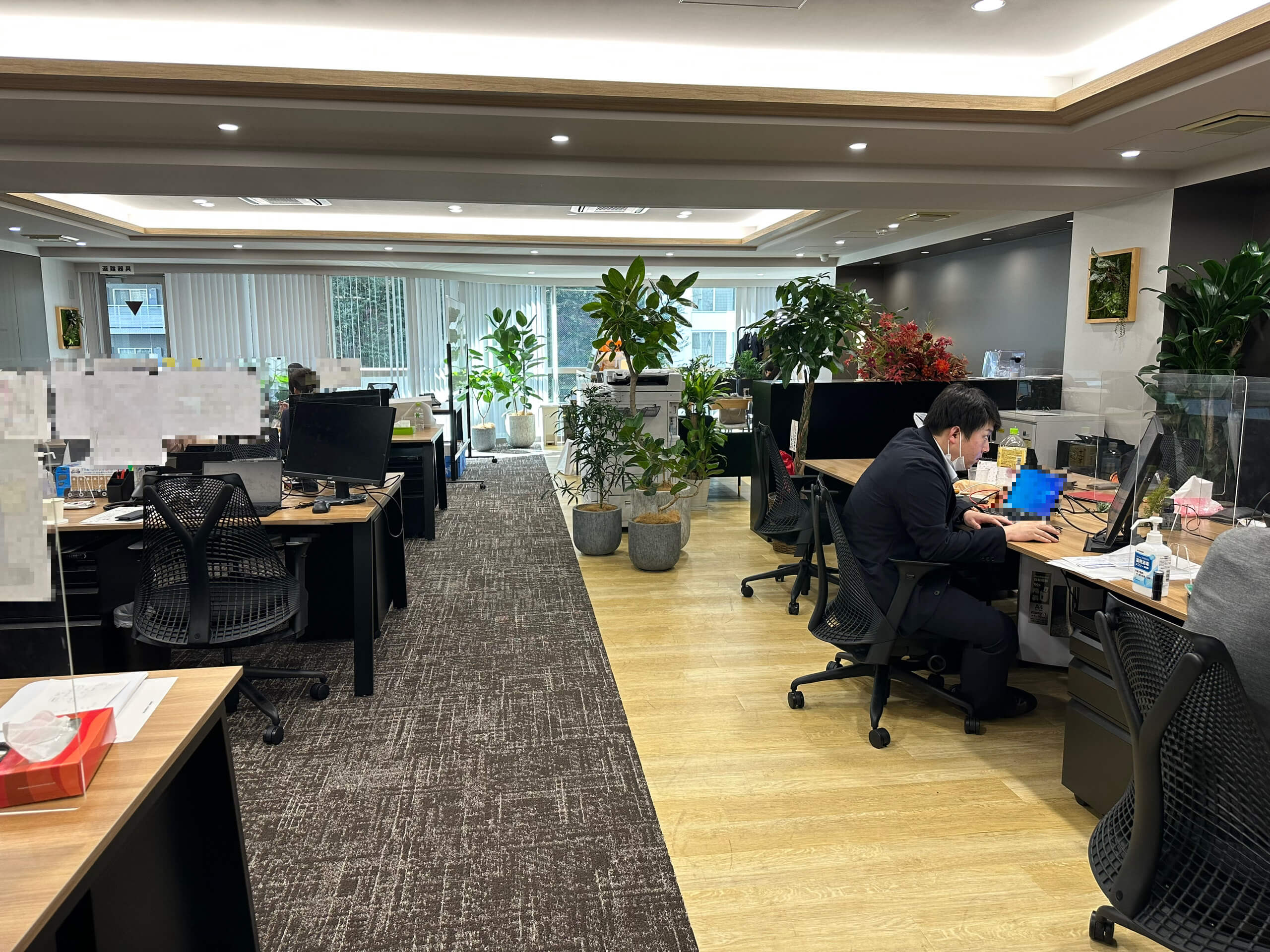 執務室内の画像
