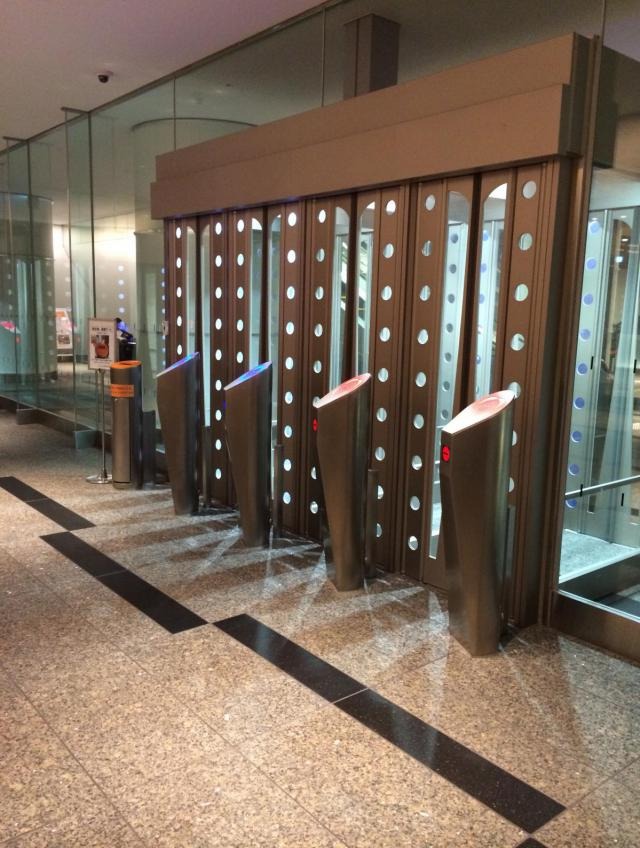 「アークヒルズ仙石山森タワー」エントランス