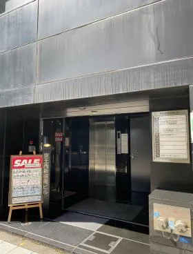 京王西新宿南ビルのエントランス