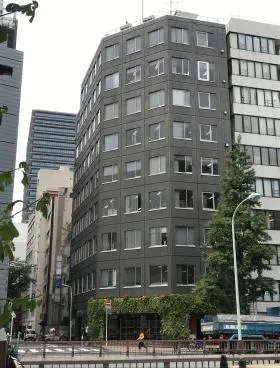 京橋鈴木ビルのエントランス
