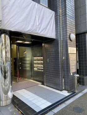 東上野フロント(旧:ヒューリック東上野)ビルのエントランス