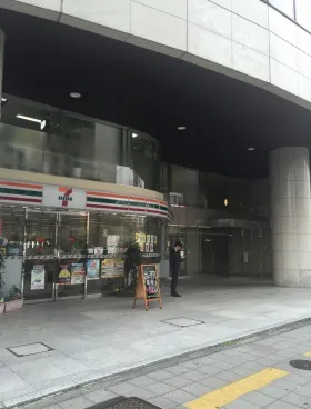 JRE西新宿テラス(旧:新和ビルディング)のエントランス