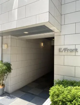 E/FRONTのエントランス