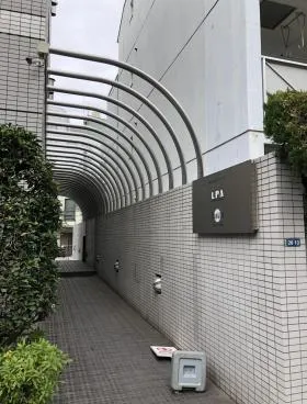 神宮前松井ビルのエントランス