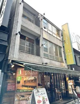 西新宿Ayaビルの外観