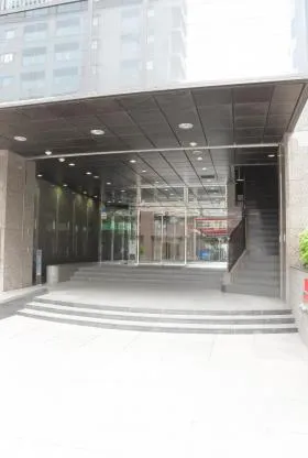 横浜NTビルのエントランス