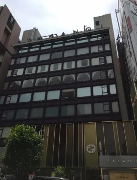 新宿高野本店ビルの外観