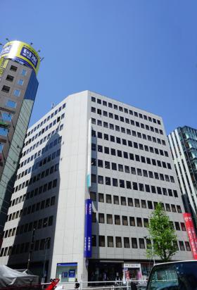 日本生命新宿西口ビルの外観写真