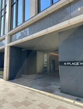 A-PLACE五反田ビルのエントランス