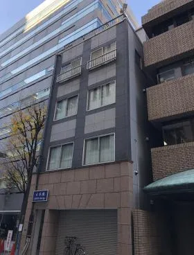 TOKYO LIVING中野坂上ビルのエントランス