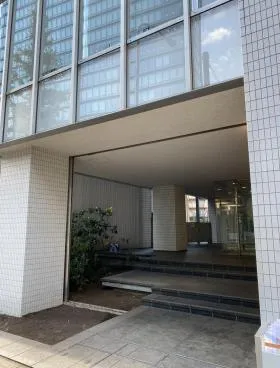 Daiwa渋谷神泉ビル(旧:神泉プレイス)のエントランス