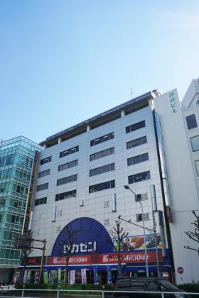 坂善新宿ビルの外観写真
